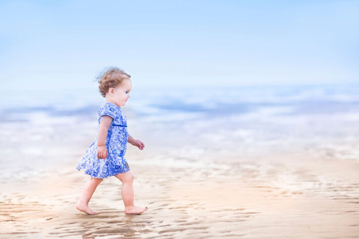 Illustratie bij: Zo raak je je kindje niet kwijt op het strand (of je vindt hem in ieder geval snel weer terug).