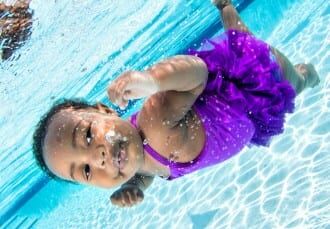 kinderen veiligheid water zwemmen verdrinking babyzwemmen leer je kind zwemmen voordat je hem leert lopen