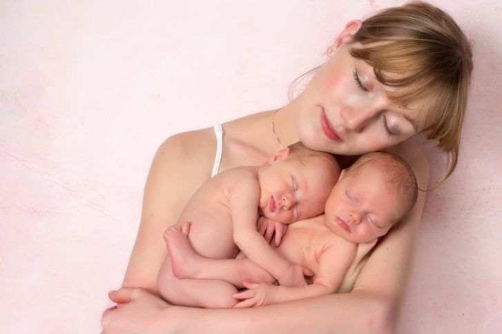 Illustratie bij: 12 Dingen die je best mag denken als nieuwbakken tweelingmoeder