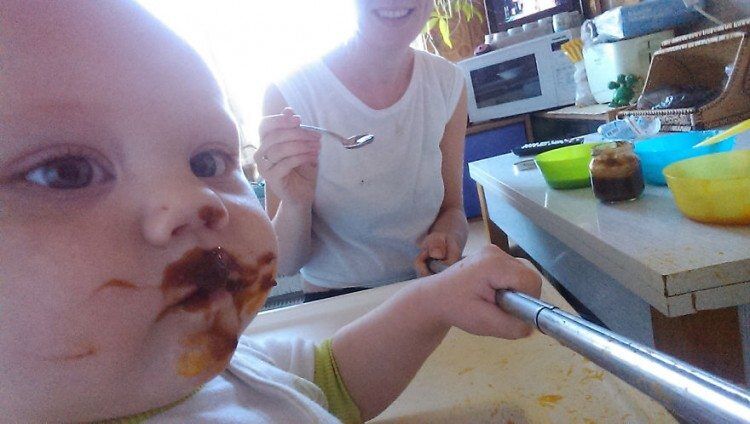 i-documented-what-its-like-to-be-a-mom-with-a-selfie-stick-8__880