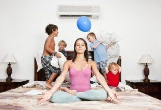 Moeder drukke kinderen relaxen