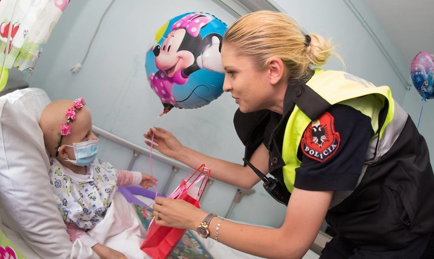 Albanian-Police-Force-Heartwarming-Surprise-to-the-Hospitalized-Children-in-Tiranas-Pediatry-574f41ab47a9e__880