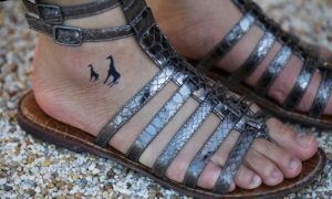 Giraffe tattoo voet
