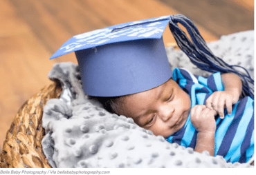 Geweldige foto's: deze verpleegsters organiseren 'graduations' voor vroeggeboren babies die naar huis mogen