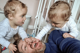 Haha! Vader geeft via Instagram een inkijkje in het leven met vier(!) dochters