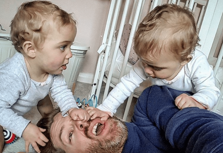 Haha! Vader geeft via Instagram een inkijkje in het leven met vier(!) dochters