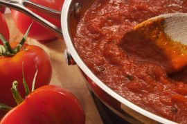 De lekkerste tomatensaus met maar 4(!) ingrediënten (Tip: maak meteen een voorraad!)