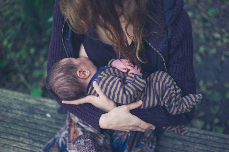 Illustratie bij: 10 Dingen die je nooit moet zeggen tegen iemand die borstvoeding geeft