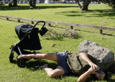 Hoe krijg je je baby in slaap in de kinderwagen: 11 foolproof manieren