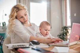 Werken met een pasgeboren baby: verlies je baan in 22 stappen