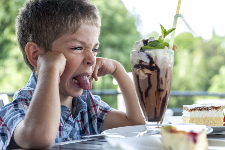 Illustratie bij: ‘Nee, ze hebben hier geen fristi!!!’ en andere zomervakantieworstelingen van jonge ouders