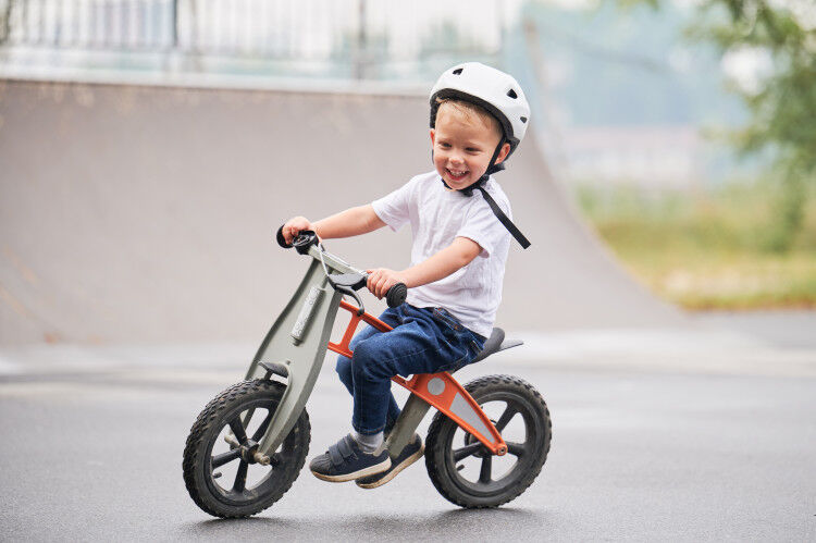 Illustratie bij: Kinderen en fietsen: Leer je kind fietsen zonder zijwieltjes in 5 stappen!