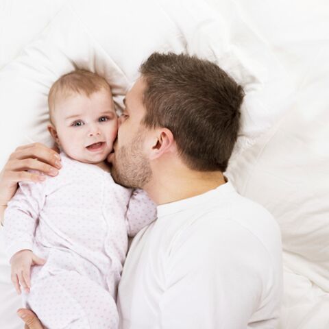 Illustratie bij: Als je man ‘doorslaapt’ wanneer de baby huilt