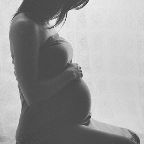 Illustratie bij: Echt schrikken: hoe SLECHT een zwangere vrouw in Nederland werd behandeld