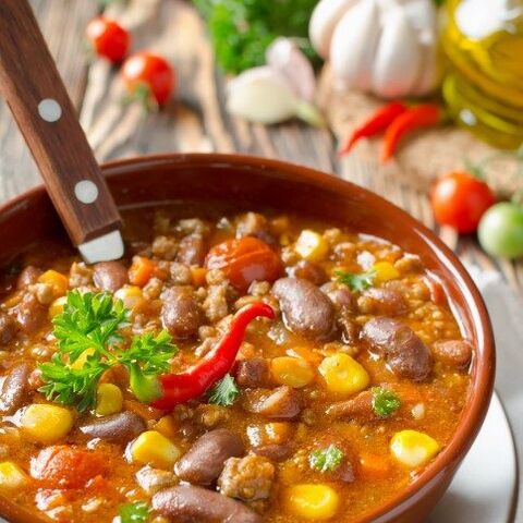 Illustratie bij: Hoeveel gezonds kan er in één pan? In deze ‘Chili con Veggie’ héél veel!