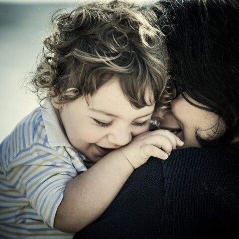 Illustratie bij: Als je na 5 jaar toch opeens met je kind kunt knuffelen…