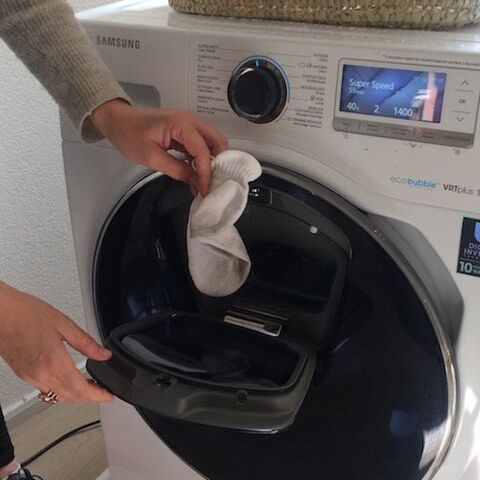 Illustratie bij: Waarom die Samsung wasmachine met dat luikje dus echt heel handig is