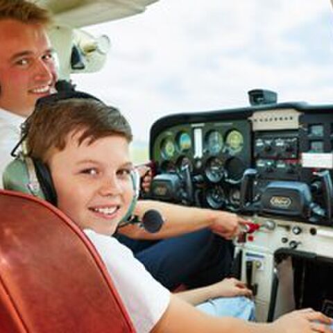 Illustratie bij: Zélf vliegen als piloot tijdens de Kindervliegdagen in het Aviodrome