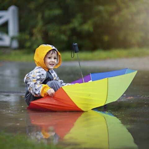 Illustratie bij: 10 Regenjassen die je kleine boy zal rocken