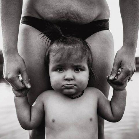 Illustratie bij: Prachtig: deze fotoserie laat zien hoe moeders er écht uitzien na hun bevalling