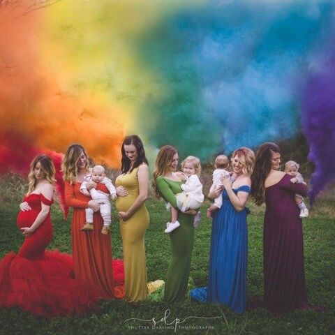 Illustratie bij: Moeders die een kind verloren vieren nieuw leven met ‘rainbow shoot’