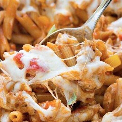 Illustratie bij: Zo simpel kan het zijn: heerlijke pasta met kipworstjes en mozzarella