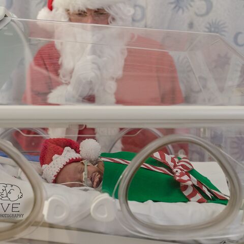 Illustratie bij: Deze premature baby’s werden verkleed als te schattige kerstcadeaus