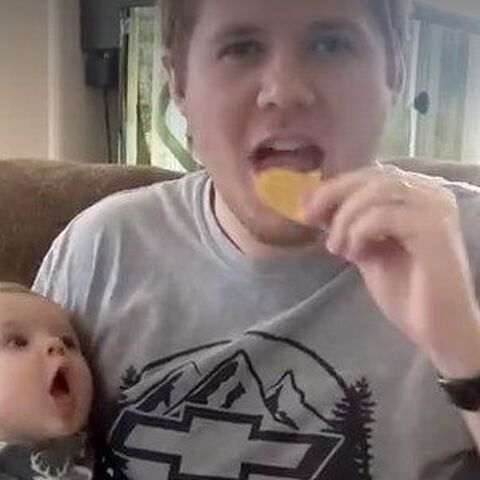 Illustratie bij: In deze video herkennen wij ons allemaal: baby hunkert naar chips