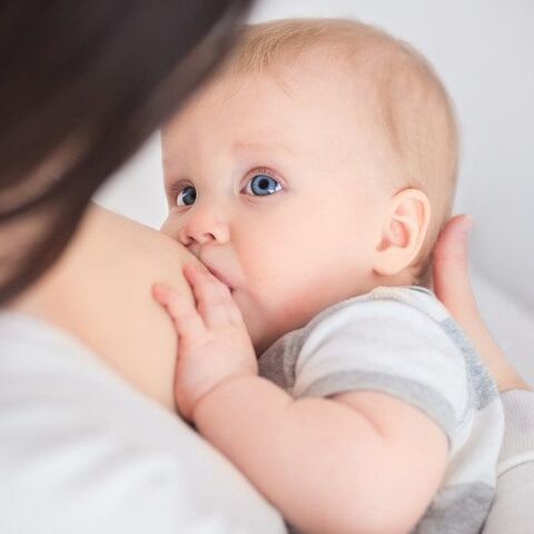 Illustratie bij: Borstvoeding is het beste voor je baby. Maar niet altijd voor de moeder.