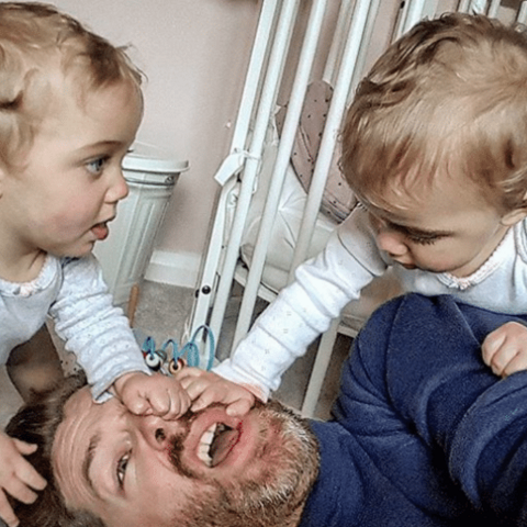 Illustratie bij: Haha! Vader geeft via Instagram een inkijkje in het leven met vier(!) dochters