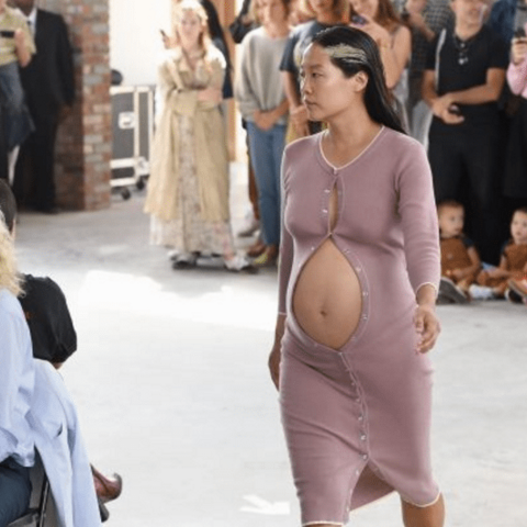 Illustratie bij: Goede vraag: waarom zien we eigenlijk nooit zwangere modellen op de catwalk?