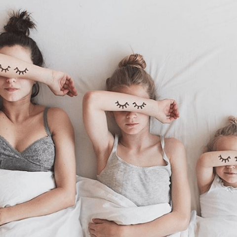 Illustratie bij: Zo moeder, zo dochter(s): blogster maakt heerlijke fotoserie met haar twee dochters