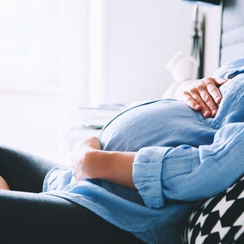 Illustratie bij: 11 Dingen die je gewoon niet moet doen als je zwanger bent