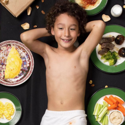 Illustratie bij: Grappige fotoserie: dit eten kinderen over de hele wereld