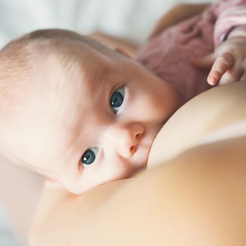 Illustratie bij: 8 dingen die je baby denkt over borstvoeding (‘DIT IS TOP!’)