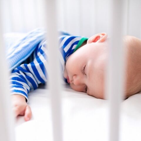 Illustratie bij: Help, mijn baby slaapt op zijn buik! (Hoe gevaarlijk is dat nou?)