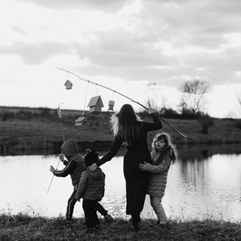 Illustratie bij: Jij met je hobby: ‘Ik ben vaak alleen met onze dochters, omdat mijn partner aan ’t vissen is’