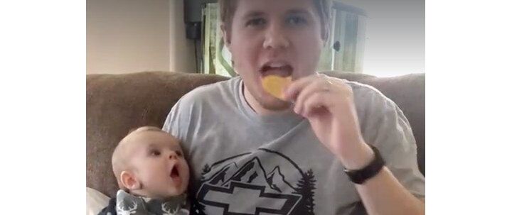 In deze video herkennen wij ons allemaal: baby hunkert naar chips