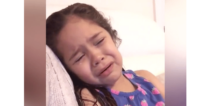 6-jarig meisje compleet in tranen door aftreden Obama