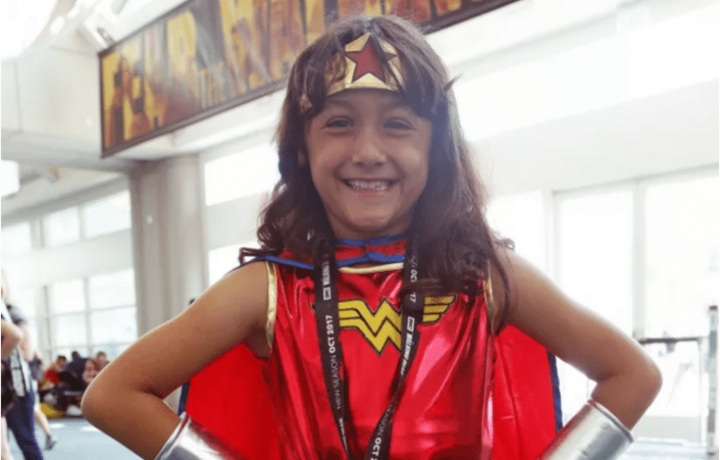 Fotoserie: hitfilm Wonder Woman inspireert jonge meisjes over de hele wereld