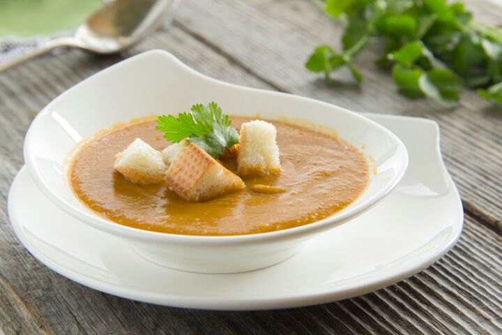 Het overkomt ons zelden: een gerecht dat we zelf lekker vinden en dat de kinderen ook nog lusten. Deze Indiase dal soup is heerlijk en vullend en ook nog eens megagezond! En de dal soep is makkelijk te maken!