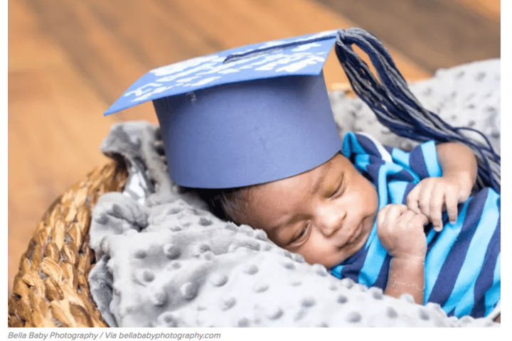 Geweldige foto's: deze verpleegsters organiseren 'graduations' voor vroeggeboren babies die naar huis mogen