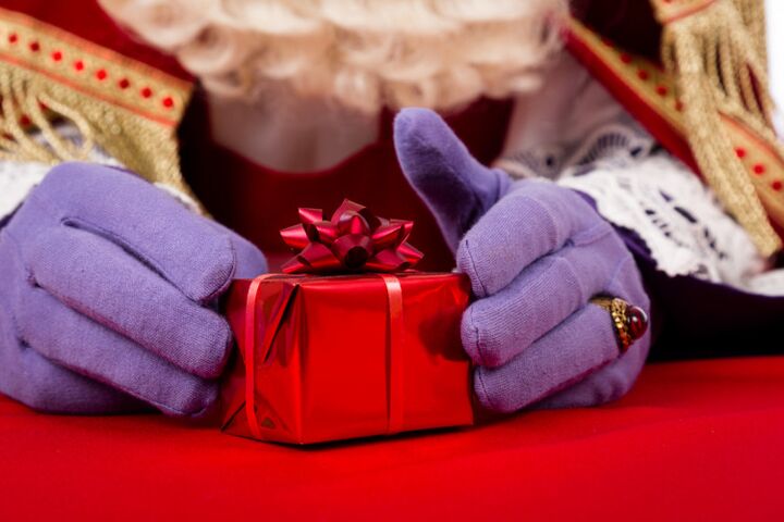 Mooi gebaar! 1500 cadeautjes voor couveusekinderen tijdens de intocht van Sinterklaas