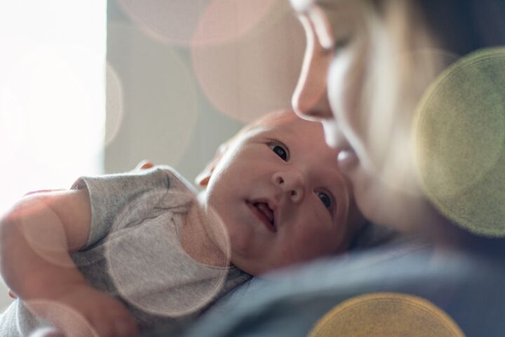 Video laat zien hoe je baby de eerste 12 maanden naar de wereld kijkt