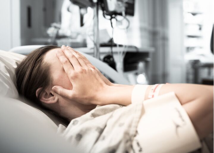 Annemieke is in shock - Hoe doen vrouwen dat, bevallen zonder pijnbestrijding?