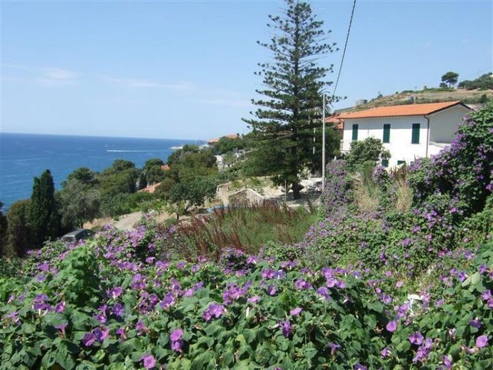 Zon, zee en strand: een prachtige villa aan de Italiaanse bloemenriviera vakantie huis villa