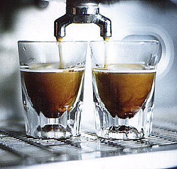 Illustratie bij: Ober! Eén espresso en één fruithap! Pleassse!