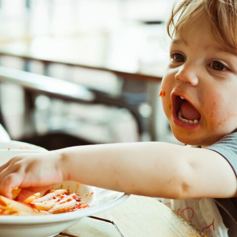 Illustratie bij: Stappenplan: hoe overtuig ik mijn peuter dat hij moet eten?