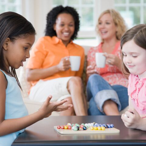 Illustratie bij: Vriendschap tussen kinderen voorbij, vriendschap tussen moeders ook?