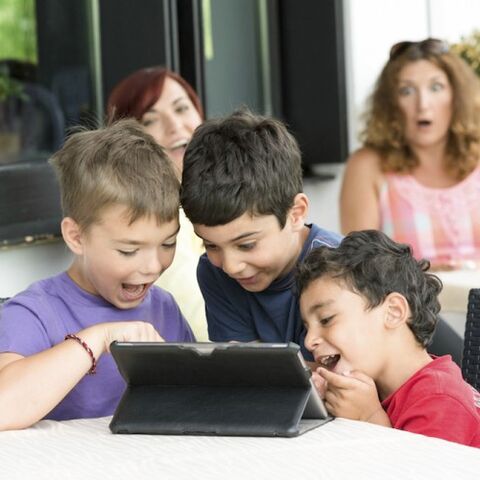 Illustratie bij: Nee, restauranthouders, ze zitten echt niet de hele dag op de tablet!